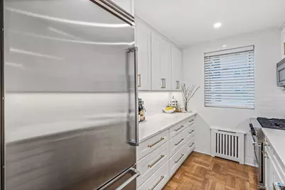 40 Schenck Avenue #1L, Great Neck, NY 11021 - Photo 7