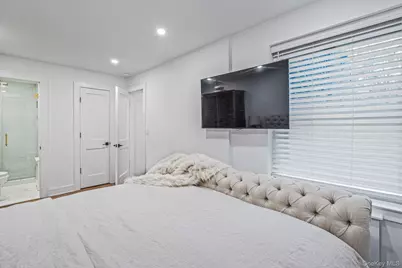 40 Schenck Avenue #1L, Great Neck, NY 11021 - Photo 11