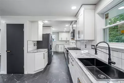 14 Windsor Drive, New Windsor, NY 12553 - Photo 9