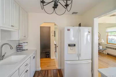 1048 Windermere Road, Franklin Square, NY 11010 - Photo 11