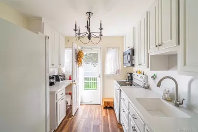 1048 Windermere Road, Franklin Square, NY 11010 - Photo 9