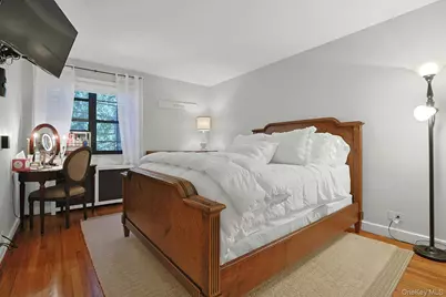 1279 California Road #2L, Eastchester, NY 10709 - Photo 17