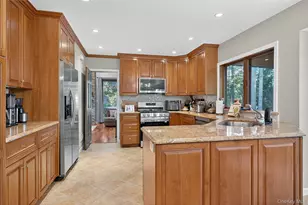 11 Willada Ln, Glen Cove, NY 11542 - Photo 15