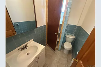 76-09 Roosevelt Avenue, Jackson Heights, NY 11372 - Photo 11