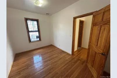 76-09 Roosevelt Avenue, Jackson Heights, NY 11372 - Photo 9