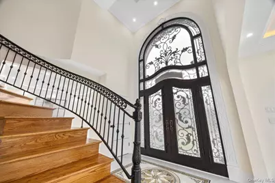 2481 Putnam Drive, East Meadow, NY 11554 - Photo 17