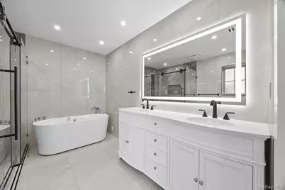 2481 Putnam Drive, East Meadow, NY 11554 - Photo 23