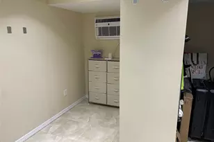 264-11 73rd Ave, Glen Oaks, NY 11004 - Photo 19