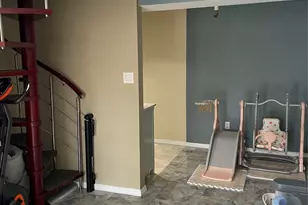 264-11 73rd Ave, Glen Oaks, NY 11004 - Photo 17