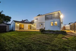 179 Swan Ln, Levittown, NY 11756 - Photo 3