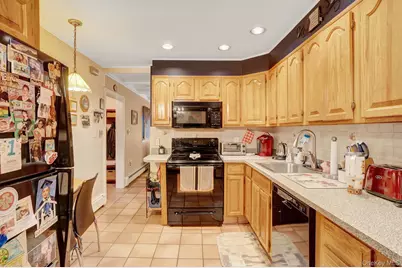 179 Swan Lane, Levittown, NY 11756 - Photo 11