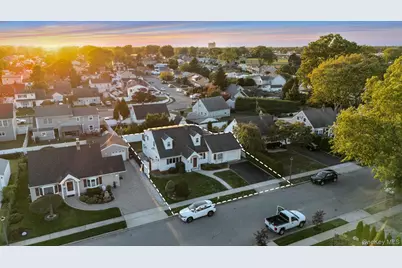 179 Swan Lane, Levittown, NY 11756 - Photo 5