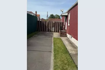 264-15 82nd Ave #2, Floral Park, NY NY 11 - Photo 3