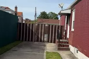 264-15 82nd Ave, Floral Park, NY NY 11 - Photo 3