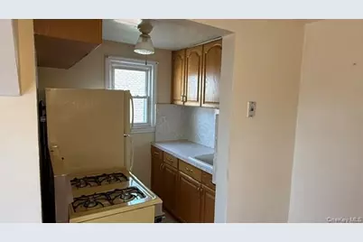 264-15 82nd Ave #2, Floral Park, NY NY 11 - Photo 7