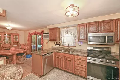 87 9th Avenue, Holtsville, NY 11742 - Photo 5