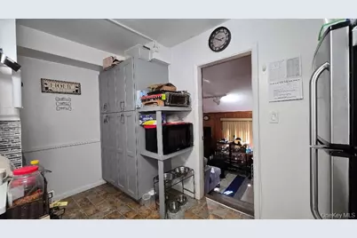 170 E Mineola Avenue, Valley Stream, NY 11580 - Photo 15