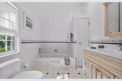 53 Eakins Road, Manhasset, NY 11030 - Photo 29