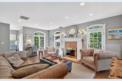 53 Eakins Road, Manhasset, NY 11030 - Photo 15