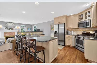 53 Eakins Road, Manhasset, NY 11030 - Photo 9