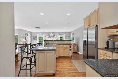 53 Eakins Road, Manhasset, NY 11030 - Photo 11