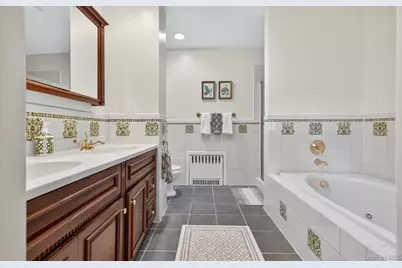 53 Eakins Road, Manhasset, NY 11030 - Photo 21