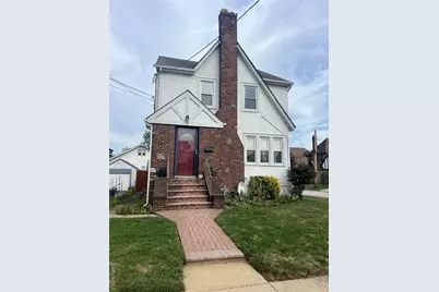 90 Pearsall Avenue, Lynbrook, NY 11563 - Photo 1
