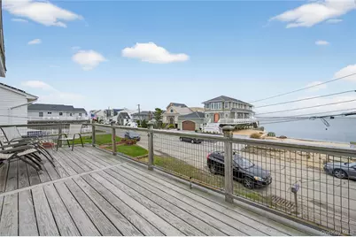 88 Bayview Avenue W, Lindenhurst, NY 11757 - Photo 19