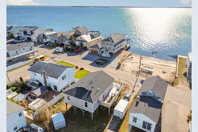 88 Bayview Avenue W, Lindenhurst, NY 11757 - Photo 25