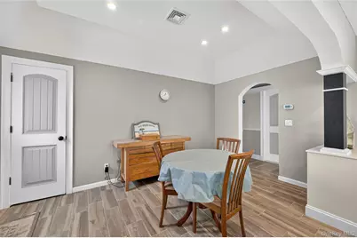 88 Bayview Avenue W, Lindenhurst, NY 11757 - Photo 9