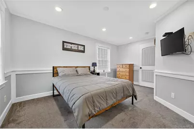 88 Bayview Avenue W, Lindenhurst, NY 11757 - Photo 15