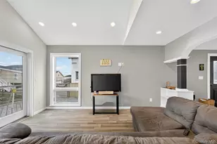 88 Bayview Ave W, Lindenhurst, NY 11757 - Photo 9