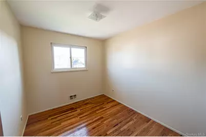 635 S Wellwood Avenue, Lindenhurst, NY 11757 - Photo 7