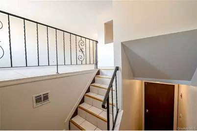 635 S Wellwood Avenue, Lindenhurst, NY 11757 - Photo 9