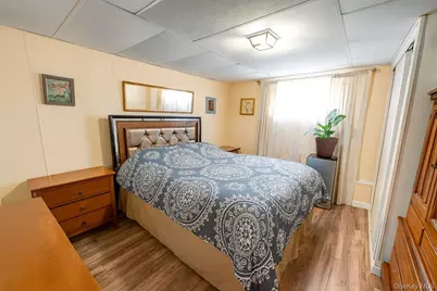 635 S Wellwood Avenue, Lindenhurst, NY 11757 - Photo 13