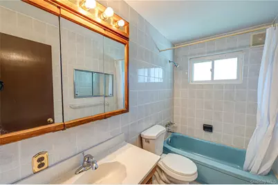 635 S Wellwood Avenue, Lindenhurst, NY 11757 - Photo 5