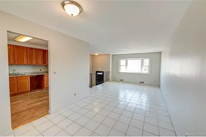 635 S Wellwood Avenue, Lindenhurst, NY 11757 - Photo 3