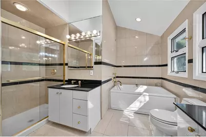 39 Hummingbird Drive, East Hills, NY 11576 - Photo 19