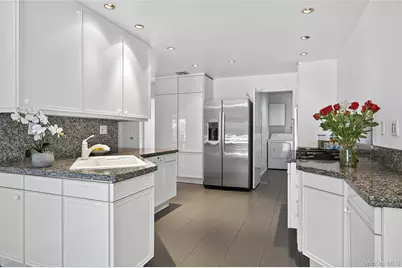 39 Hummingbird Drive, East Hills, NY 11576 - Photo 11