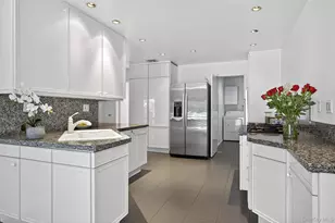 39 Hummingbird Dr, East Hills, NY 11576 - Photo 11