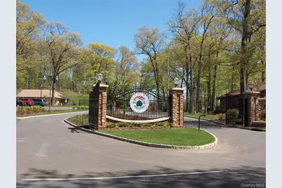 39 Hummingbird Drive, East Hills, NY 11576 - Photo 37