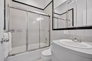 39 Hummingbird Dr, East Hills, NY 11576 - Photo 25