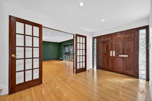 39 Hummingbird Dr, East Hills, NY 11576 - Photo 3