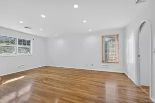 39 Hummingbird Dr, East Hills, NY 11576 - Photo 17