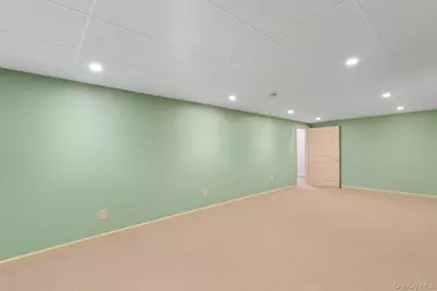 173 W End Avenue, Shirley, NY 11967 - Photo 17