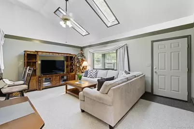 173 W End Avenue, Shirley, NY 11967 - Photo 5