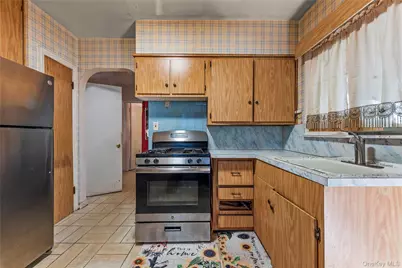 208 Dogwood Road, Valley Stream, NY 11580 - Photo 13