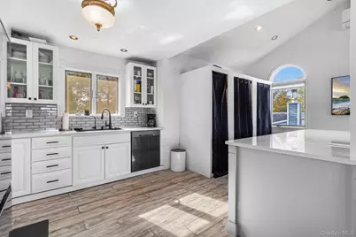 20 Malcolm Street, Bellport, NY 11713 - Photo 5