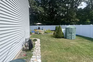 149 Avenue C, Holbrook, NY 11741 - Photo 21