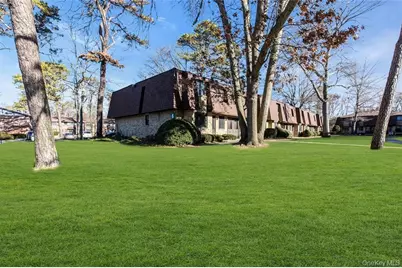 33 Newbrook Lane #33, Bay Shore, NY 11706 - Photo 1